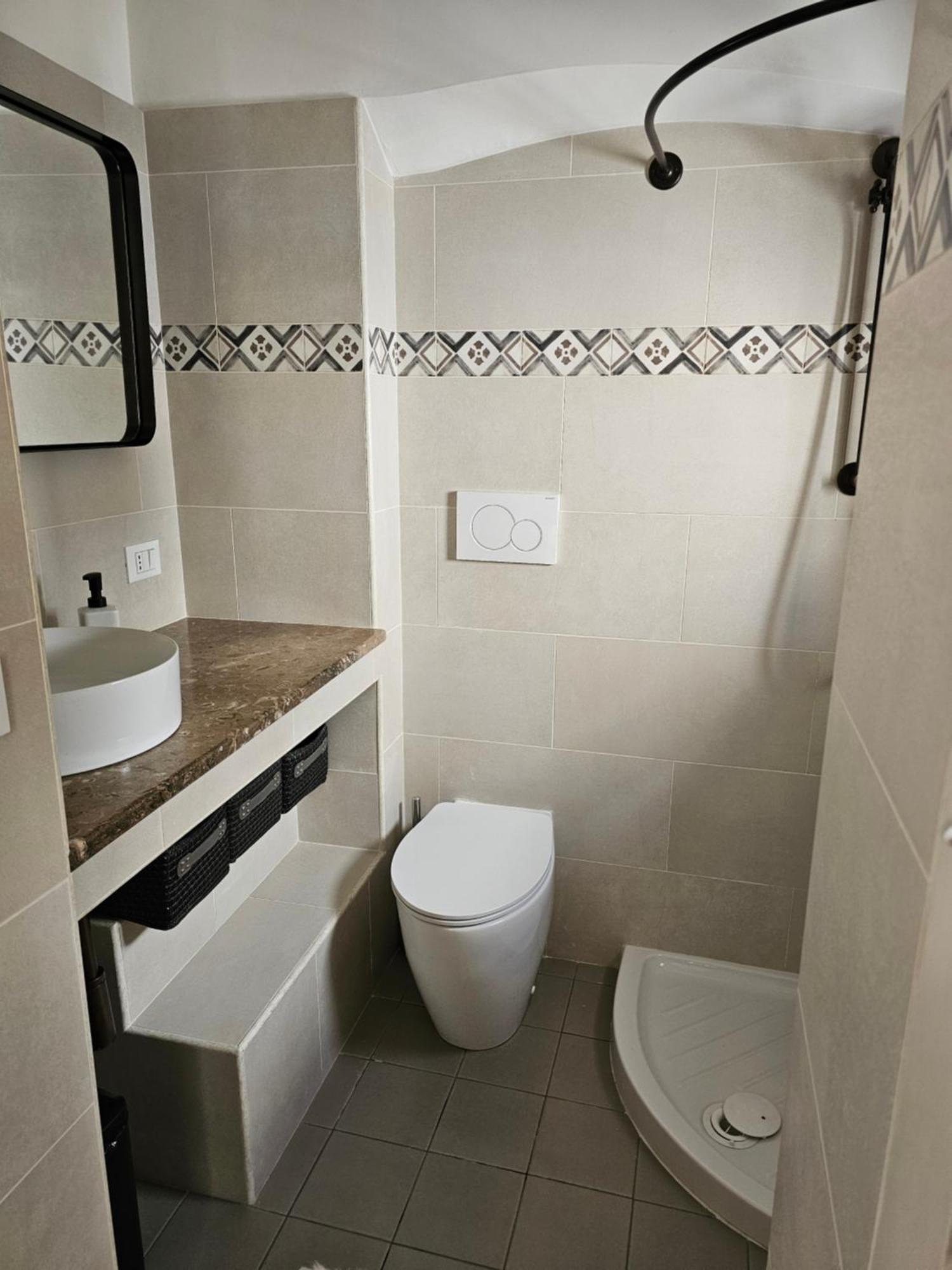 Casa Josephina - Three Level Stone Home With Balcony, 2 Roof Terraces & Sea Views Ostuni Quarto foto